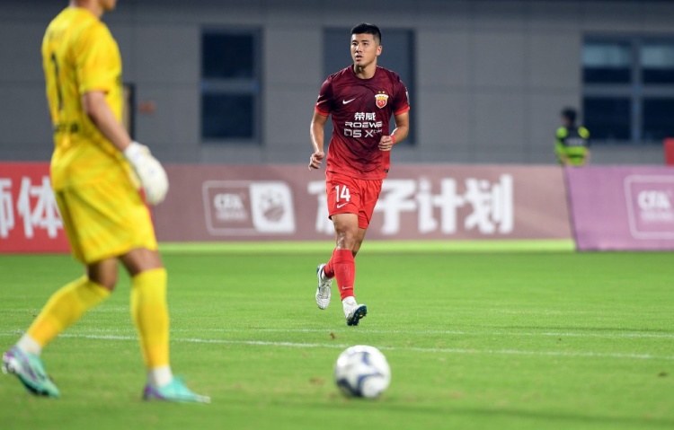 足协杯第五轮，上海海港2-1浙江队，李圣龙、巴尔加斯破门